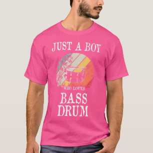 Een jongen die van basdrum houdt t-shirt