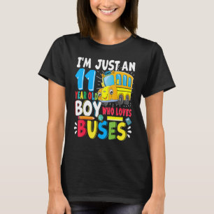 Een jongen die van schoolbussen houdt, 11e t-shirt