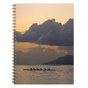Een kanoe-ploegendienst voor de kust notitieboek