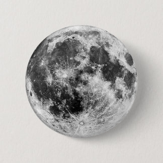 Een karakteristieke broche met een maanmotief ronde button 5,7 cm
