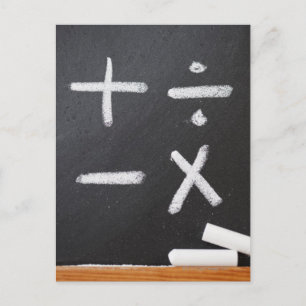 Een karton met mathematische symbolen erop briefkaart