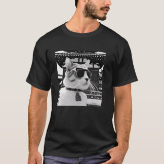 Een kat met een zonnebril in de Senso-ji boeddhist T-shirt