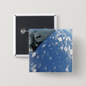 Een KC-135 Stratotanker vult een B-2-geest Vierkante Button 5,1 Cm (Voorkant /achterkant)