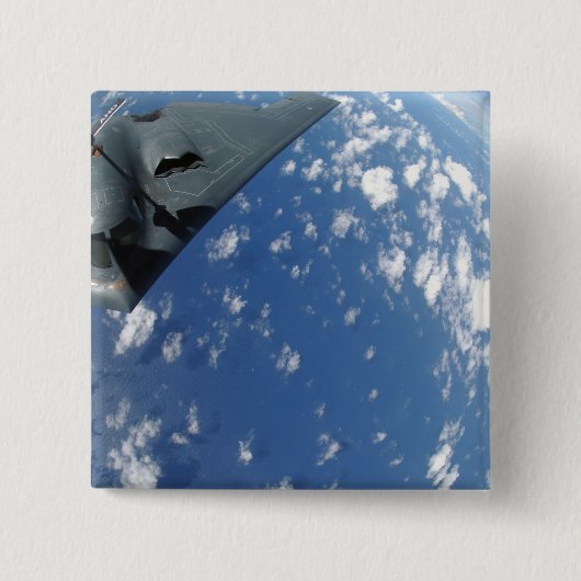 Een KC-135 Stratotanker vult een B-2-geest Vierkante Button 5,1 Cm (Voorkant)