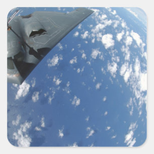 Een KC-135 Stratotanker vult een B-2-geest Vierkante Sticker