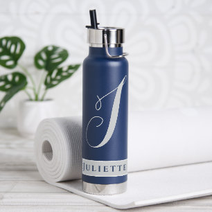EEN KLASSIEK MONOGRAM INITIAAL GENAAMD SILVER WHIT WATERFLES