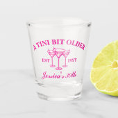 Een klein beetje ouder Martini Custom verjaardagsf Shot Glas (Voorkant)