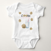 Een klein koekje is onderweg naar het Baby shower Romper (Voorkant)