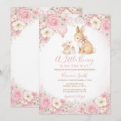 Een klein konijntje is op komst Baby Shower Bloeme Kaart (Voorkant / Achterkant)