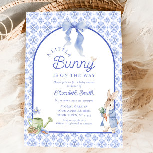 Een klein konijntje is op weg naar het Baby shower Kaart