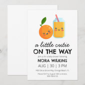 Een klein schatje is onderweg naar het baby shower kaart (Voorkant / Achterkant)