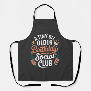 Een kleine beetje oudere verjaardag sociale club schort