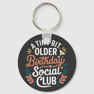 Een kleine beetje oudere verjaardag sociale club sleutelhanger