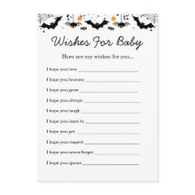 Een kleine boe heeft bijna een Halloween Baby show