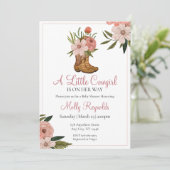 Een kleine cowgirl is onderweg Baby shower uitnodi Kaart (Staand voorkant)