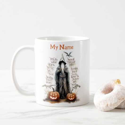 Een kleine gnomo Wizard: Halloween Gepersonaliseer Koffiemok (Met donut)