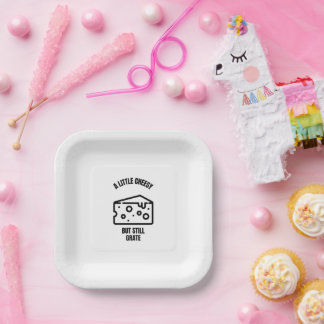 Een kleine kaasmakerij met grappige pun papieren bordje