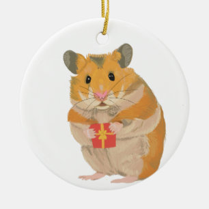 Een kleine kersthamster met een cadeau keramisch ornament