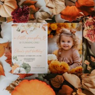 Een kleine pompoen herfstverjaardag foto kaart