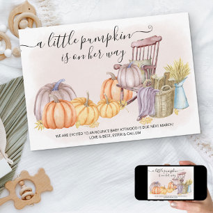 Een kleine pompoen Rustische Herfst Zwangerschap Aankondiging