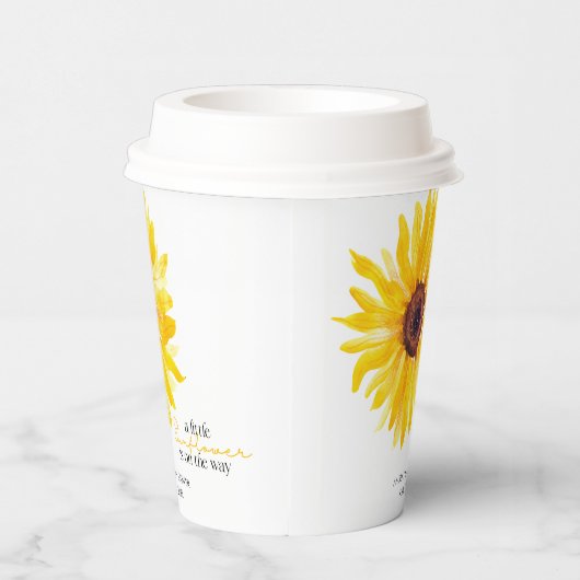 Een kleine zonnebloem is onderweg. papieren bekers (Rechts)