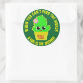 Een knuffel is het antwoord ronde sticker (Tas)