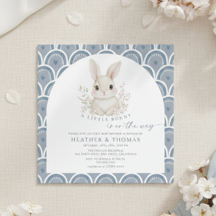 Een Konijntje Stofblauw Baby Shower Uitnodiging