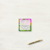 Een Koningsvlinder Landend Post-it® Notes (Op bureau)