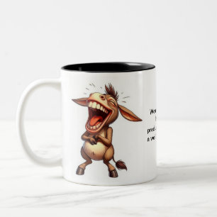 Een kopje koffie in de ochtend tweekleurige koffiemok