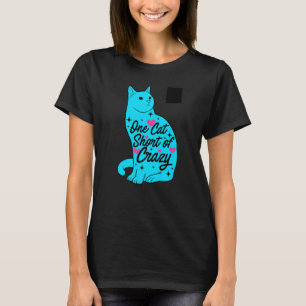 Een korte broekzak met een verfijnde grafische kat t-shirt
