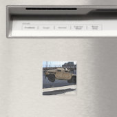 Een kraan tilt een M998 Humvee Magneet (Insitu (Vaatwasser))