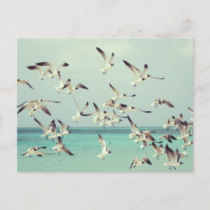 Een kudde zeemijlen die boven de oceaan vliegen. feestdagenkaart