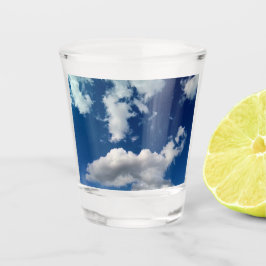 Een lange zachte wolk shot glas