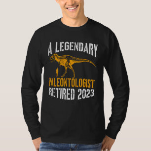 Een legendarische paleontoloog ging in 2023 met pe t-shirt