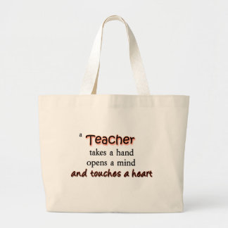 Een leraar neemt een hand in een geest grote tote bag