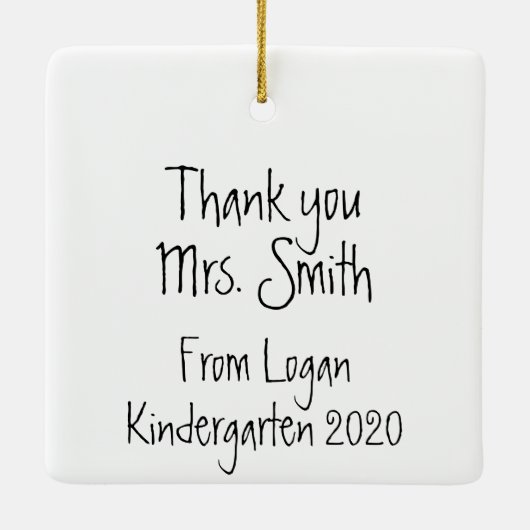 Een leraar neemt een handmatige persoonlijke keramisch ornament (Achterkant)