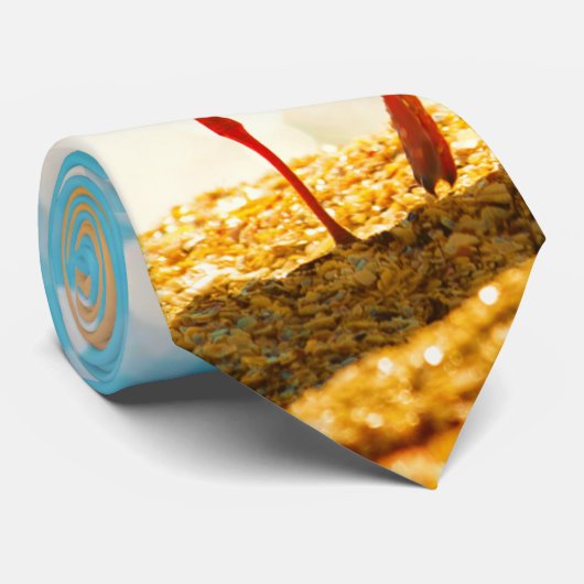 Een leuk ontwerp met een zeemeeuw op een strandach stropdas (Opgerold)