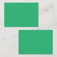 Een levendig groen blad met prominente aderen en e