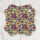 Een levendig textiel kunstwerk met vet rood, ja bedankjes labels (Achterkant)