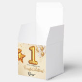 Een levendige viering van een jaar bedankdoosjes (Geopend)