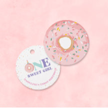 Een lief meisje pastel eenhoorn donuts verjaardag