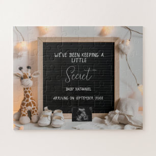 Een lieflijk zittende giraffe zwangerschapsaankond legpuzzel