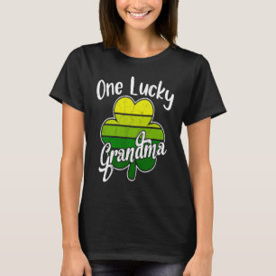 Eén Lucky Grandma Nana Irish C St Patrick's Day T-shirt