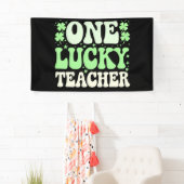 Eén Lucky leraar Groovy Retro leraar St Patricks Spandoek (Insitu)