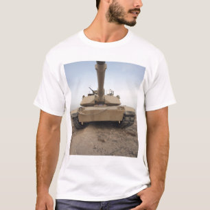 Een M-1A1 hoofdslagtank T-shirt