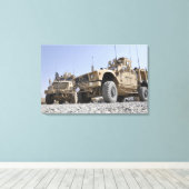 Een M-ATV-mijnbestendig amusementsbeschermd voertu Canvas Afdruk (Insitu (Houten vloer))