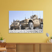 Een M-ATV-mijnbestendig amusementsbeschermd voertu Canvas Afdruk (Insitu (Woonkamer))