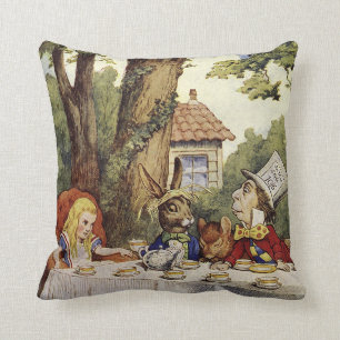 Een Mad Tea Party met Alice in Wonderland Pillow Kussen