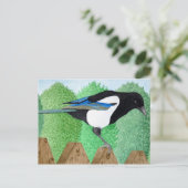 Een Magpie op een hek Briefkaart (Staand voorkant)