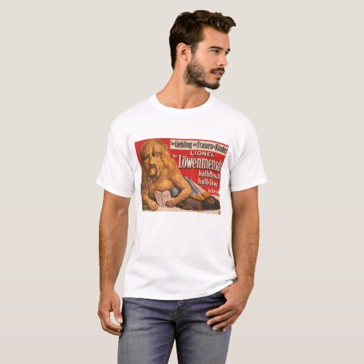 Een Man met Leeuwenkop voorlezen Shakespeare, 1913 T-shirt (Voorkant volledig)